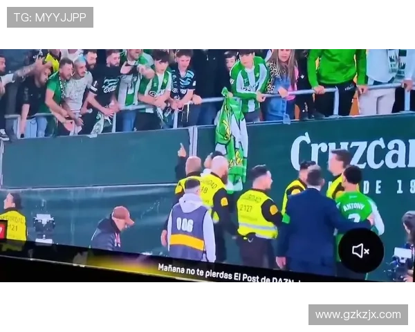 赛后安东尼与贝蒂斯球迷冲突